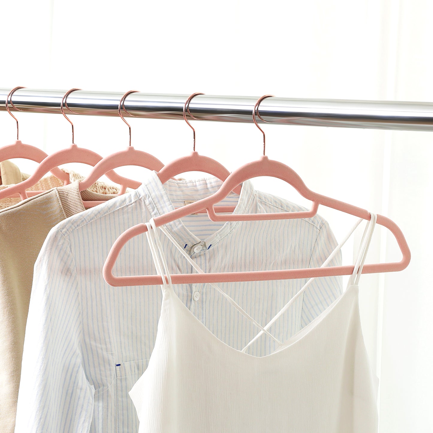 100-Pack Non-Slip Velvet Hangers with 360° Swivel Hooks, Space Saving Closet Organizers for Coats Dresses, Coral Pink